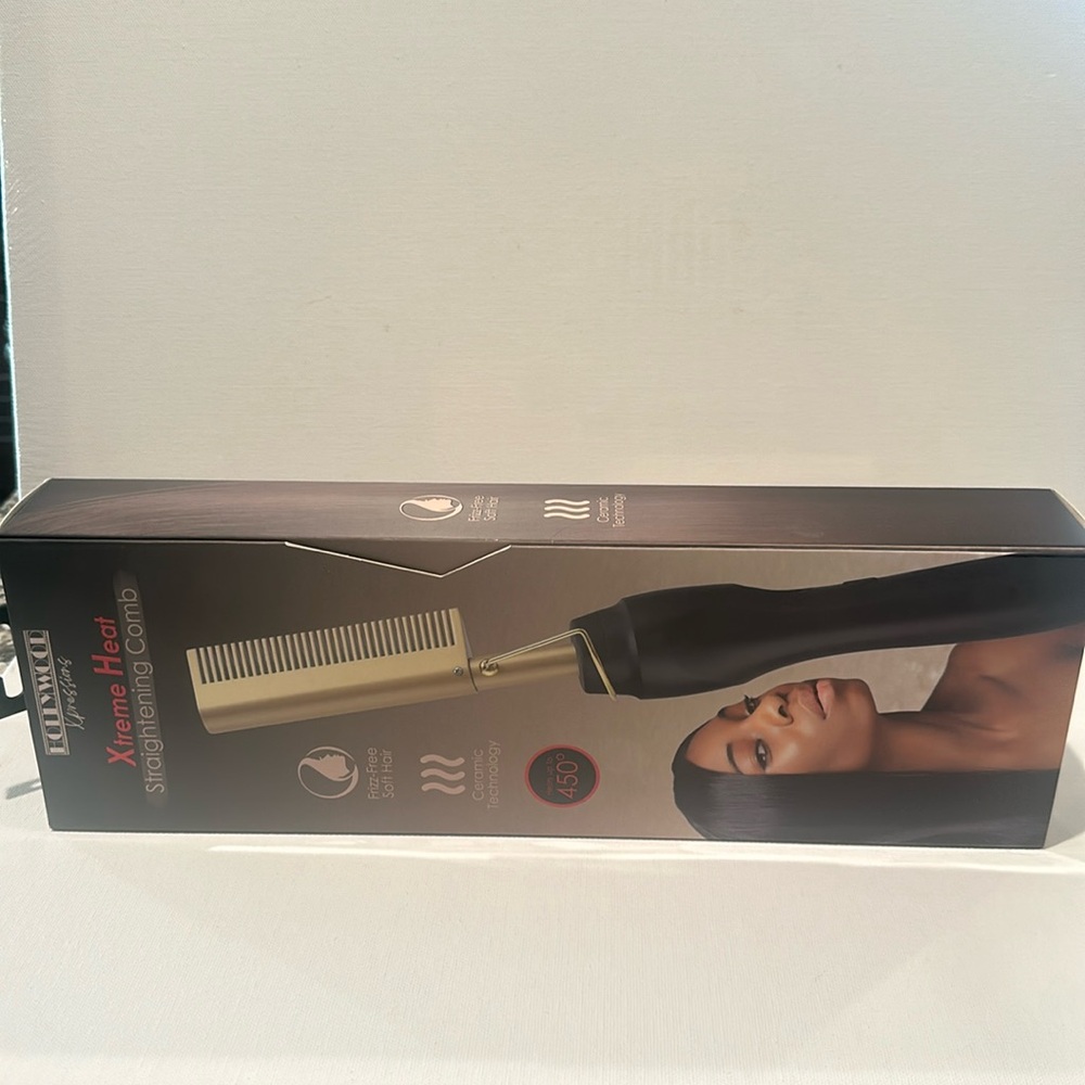 NIB Hollywood Xpressions Ctreme Heat Strsightening Comb heats up to 450 degrees.